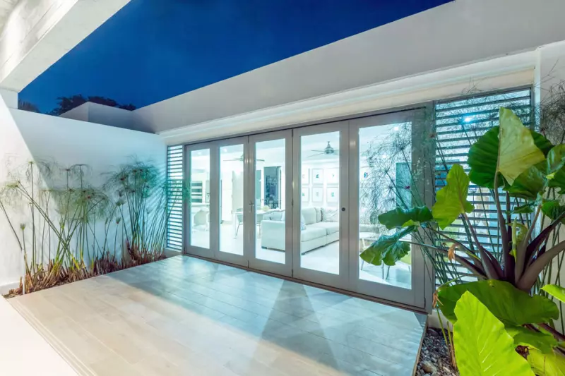 Air Master Multi-Folding (Bi-Fold) Door