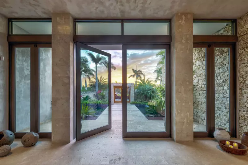 Air Master Pivot Door