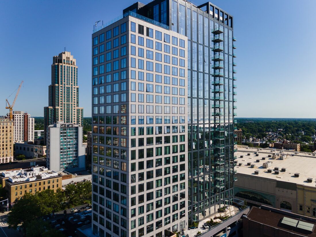 ES Windows window-wall and curtainwall glazing on a South Florida high-rise