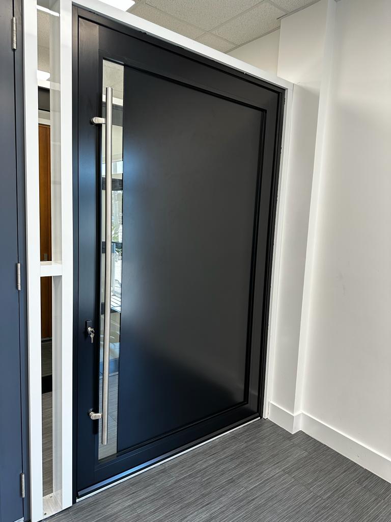 MG-4000 Pivot Door